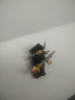 Piráti z Karibiku-kapitán-Černovous-pomsta královny Anny