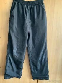 C & A-černé šusťákové kalhoty