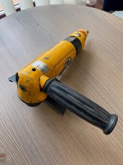 Pneumatická úhlová bruska Schneider 125