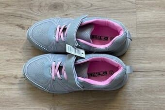 Dívčí tenisky vel.34
