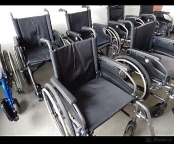 Invalidní vozík skládací