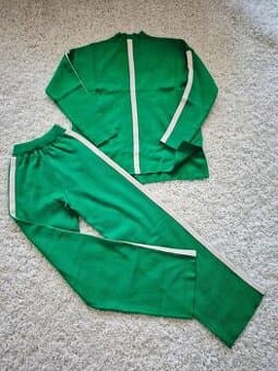 Nový dámský svetr a kalhoty,  velikost S. Velikost 36