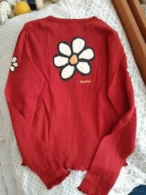 Červené tričko s dlouhým rukávem GURU s kytičkou XS