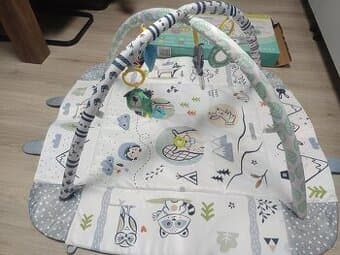 Dětská podložka s hrazdou