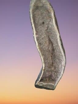 Ametystová geoda sedá