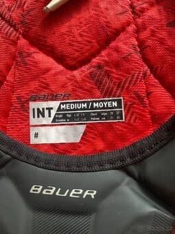 Hokejové chrániče ramen