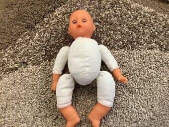 Mrkací panenka - nemrká