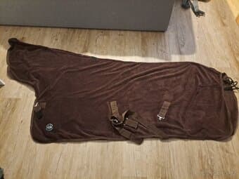 Odpocovací deka s krkem HKM vel. 125