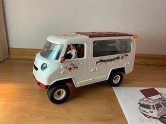 Schleich 42370 Mobilní veterinářská klinika s klisnou a ošet