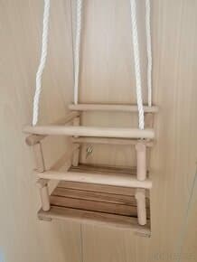 Dětská zahradní dřevěná houpačka