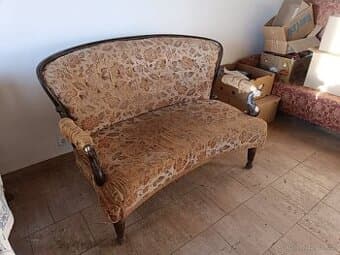 Starožitný gauč a sofa