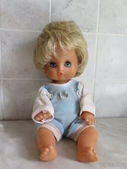 Stará mrkací panenka