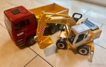 Prodám BRUDER nákladní auto Man s bagrem