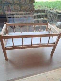 Dřevěná postýlka