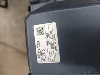 Motor kubota V 2203