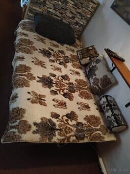 Rozkládací pohovka s úložným prostorem