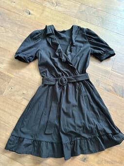 Černé dámské šaty Mohito vel.S nové