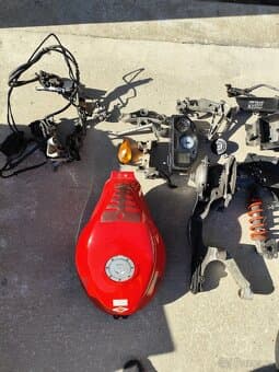 Honda VFR800 náhradní díly