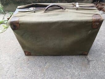 Stary vojenske kufr