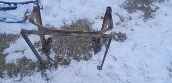 Prodám držáky kapoty zetor