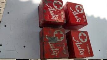 Retro autolékárničky,nádoby na mléko, košík