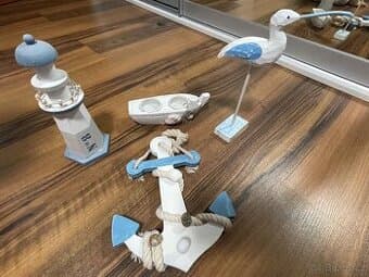 Maják, lodička, kotva, rybářská síť