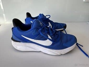 Nike Star Runner 4, vel. 39 - běžecké boty (sálovky)