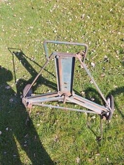 Vozík na odvíjení pásových pil