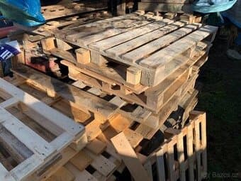 Drevo na topeni na zatop palety zhruba 100ks