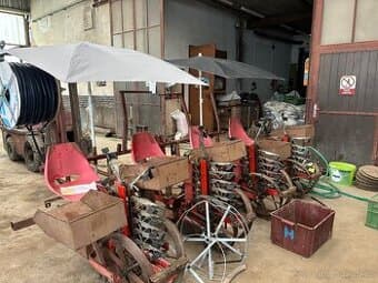 Sazeč, zeleniny, jahodníku