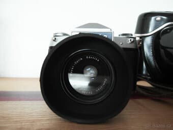 Starý fotoaparát EXA Ia tienidlo