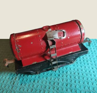 plechový železniční vagon /hračka