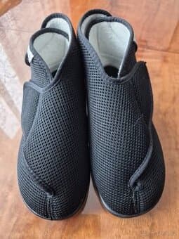 Boty, bačkory pro seniory.