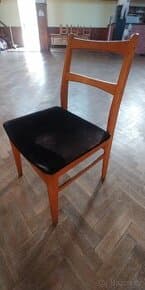 Starsi dřevěné zidle calounene-cerny samet