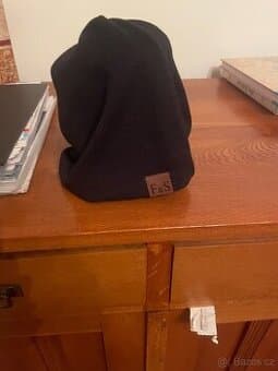 Dámská čepice nová