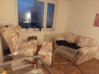 Ušák a taburet nepoužívaný , rozkládací sedačka