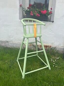 Dětská dřevěná židlička