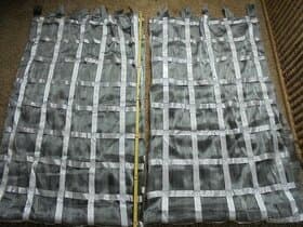 závěsy a polštářky šedá , černá