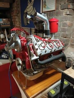 Motor Ford Vedette Flathead - dekorace