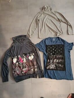 Trička a mikina XXL za celkem 40 Kč