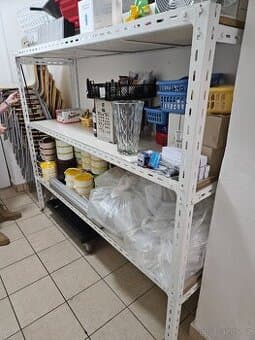 Regal s velkou nosnosti