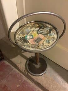 Stary cigaretový stolek ze 30.let