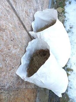 Seno na podestýlku, mulčování