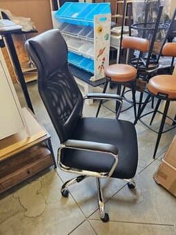 Nové kancelářské křeslo