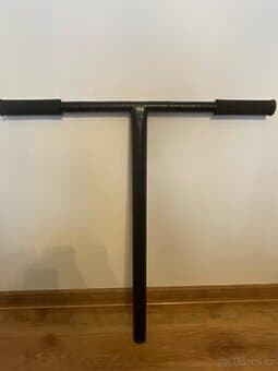 Řídítka na freestyle koloběžku