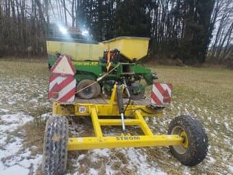 Přesný secí stroj JOHN DEERE 1750 MaxEmerge XP