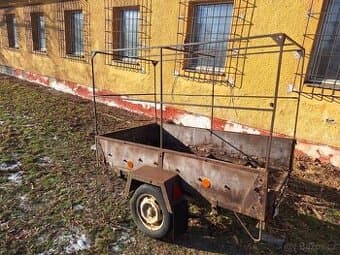 Vlek za osobní auto