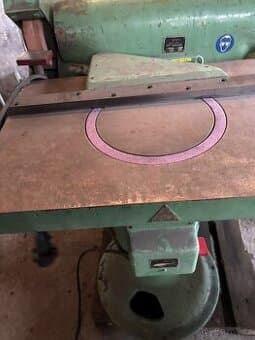 Prodám brusku hrncovku  nové kotouče přidám cena 8000