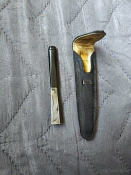 Staré kuřácké potřeby.