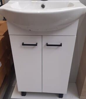 Koupelnová skříňka s umyvadlem 50 cm